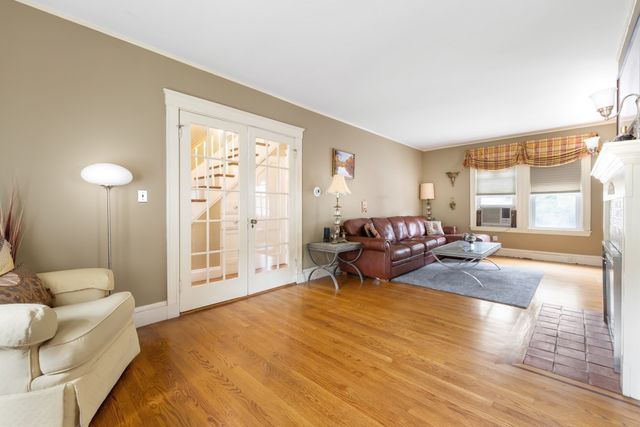 820 Beaver St, Waltham, MA 02452