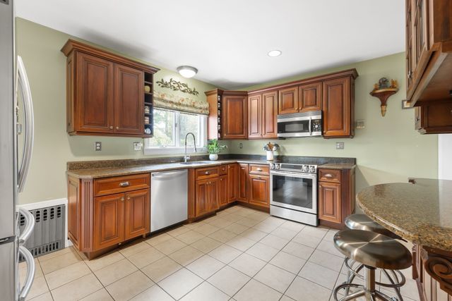 820 Beaver St, Waltham, MA 02452