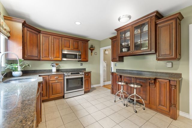 820 Beaver St, Waltham, MA 02452