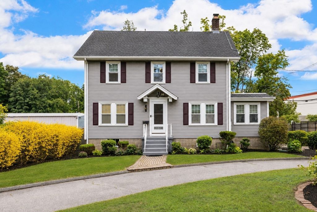 820 Beaver St, Waltham, MA 02452