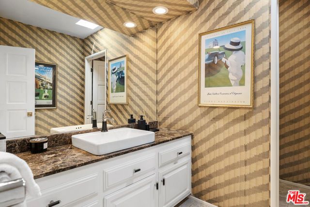 7834 Electra Drive, Los Angeles, CA 90046