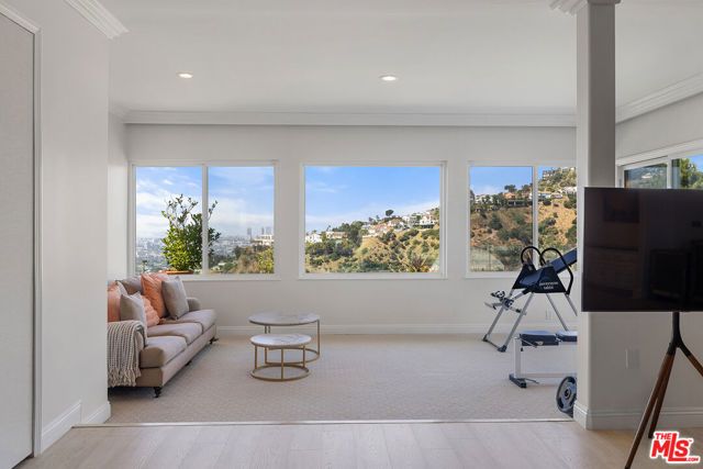 7834 Electra Drive, Los Angeles, CA 90046