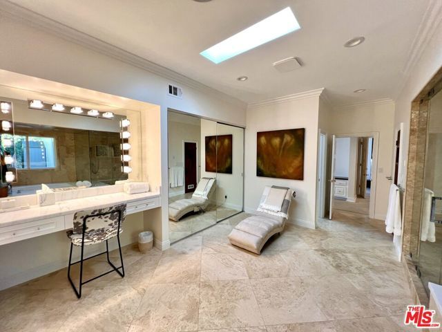 7834 Electra Drive, Los Angeles, CA 90046