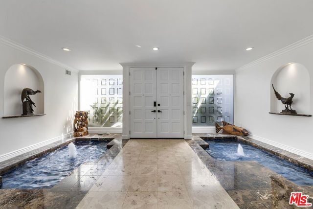 7834 Electra Drive, Los Angeles, CA 90046