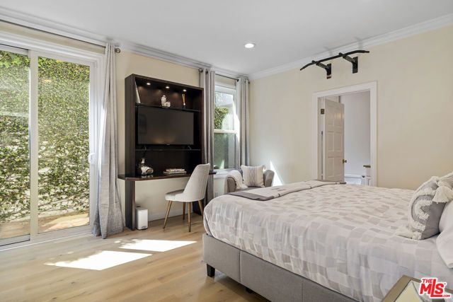 7834 Electra Drive, Los Angeles, CA 90046