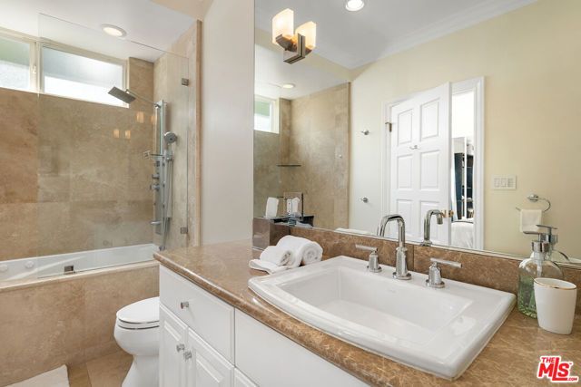 7834 Electra Drive, Los Angeles, CA 90046