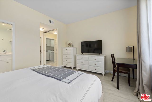 7834 Electra Drive, Los Angeles, CA 90046