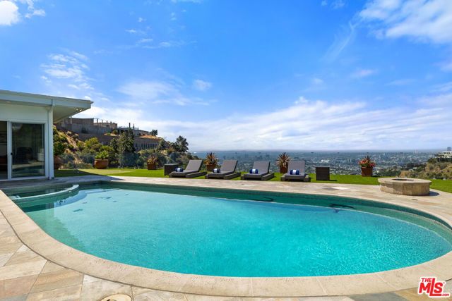 7834 Electra Drive, Los Angeles, CA 90046