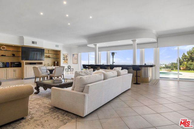 7834 Electra Drive, Los Angeles, CA 90046