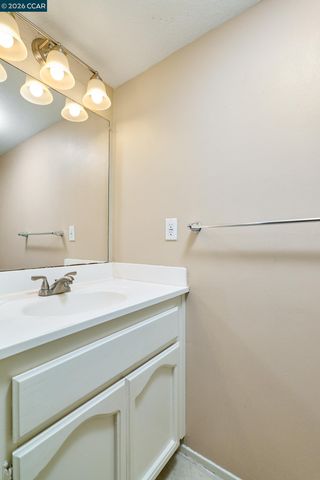 120 Persimmon Dr, Vallejo, CA 94589