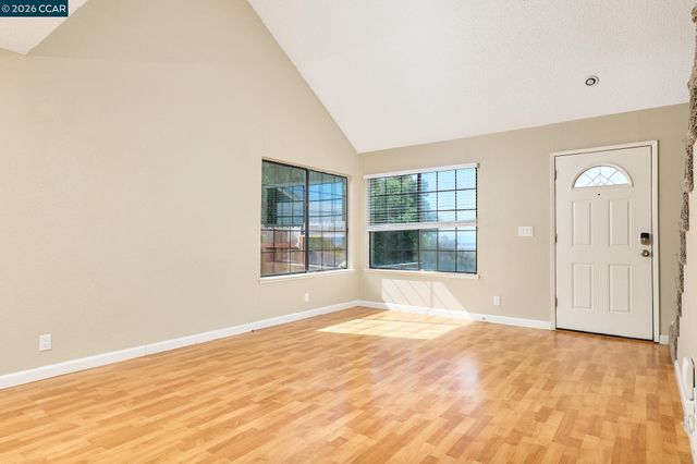 120 Persimmon Dr, Vallejo, CA 94589