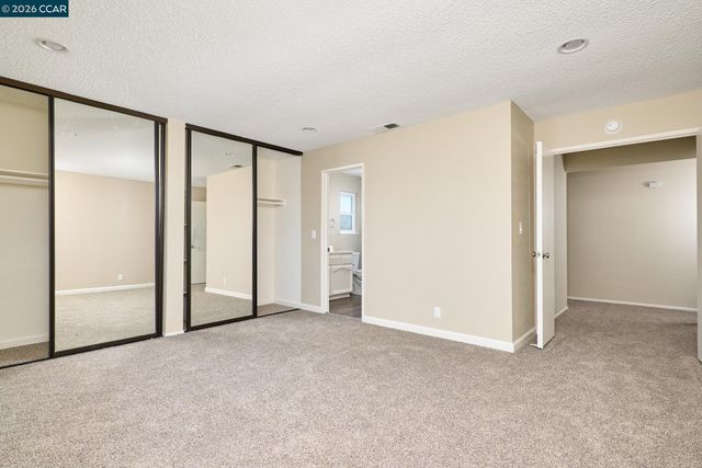 120 Persimmon Dr, Vallejo, CA 94589