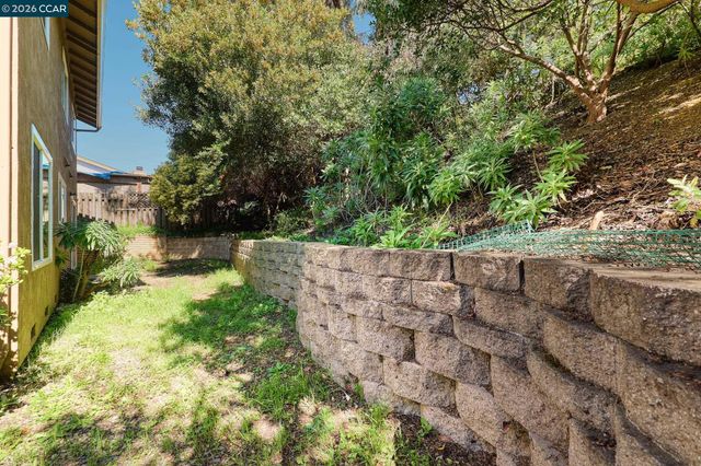 120 Persimmon Dr, Vallejo, CA 94589