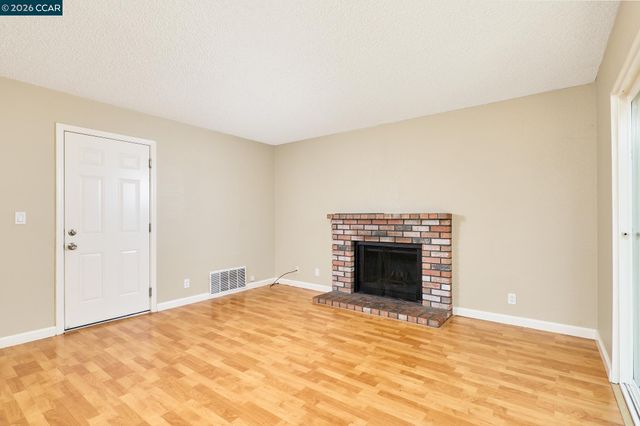 120 Persimmon Dr, Vallejo, CA 94589