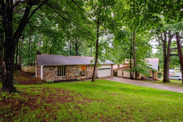 10 Breeds Hill Court, Little Rock, AR 72211