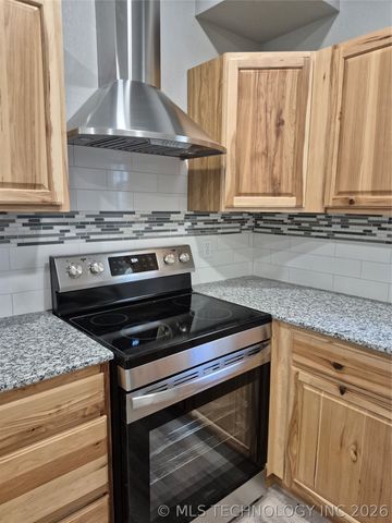3827 Boatmans Circle, Pryor, OK 74361