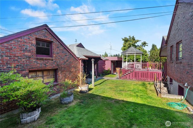 235 S 59th St, Tacoma, WA 98408