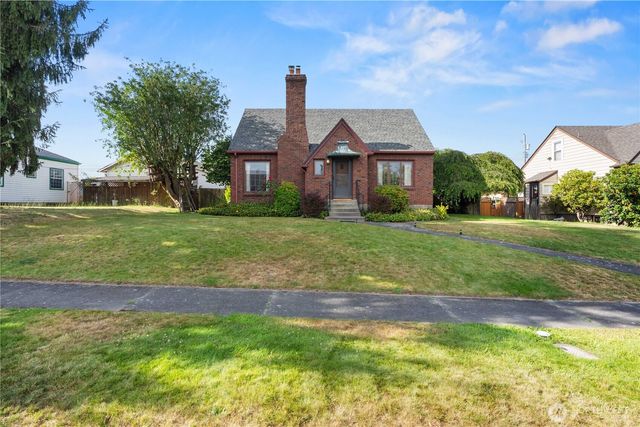 235 S 59th St, Tacoma, WA 98408