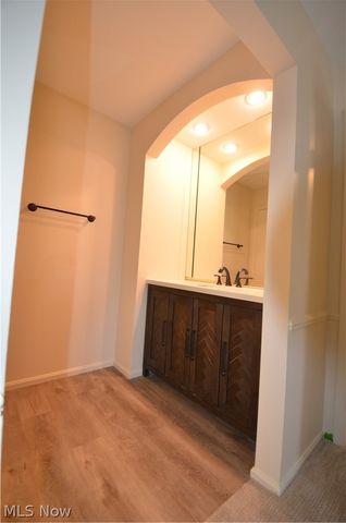 6933 W Fitzwater Road, Brecksville, OH 44141