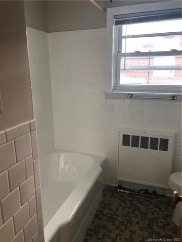 21-27 Hartford Avenue 11, Newington, CT 06111