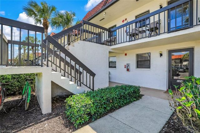 4338 27th CT SW 104, Naples, FL 34116