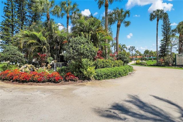 4338 27th CT SW 104, Naples, FL 34116