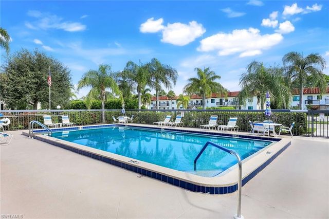 4338 27th CT SW 104, Naples, FL 34116