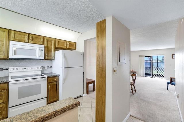 4338 27th CT SW 104, Naples, FL 34116