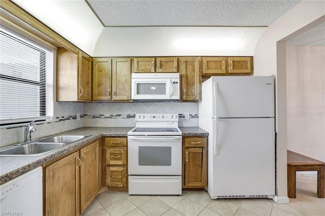 4338 27th CT SW 104, Naples, FL 34116