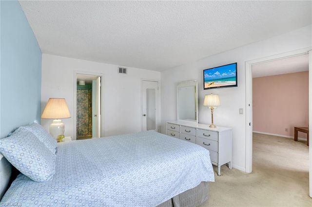 4338 27th CT SW 104, Naples, FL 34116