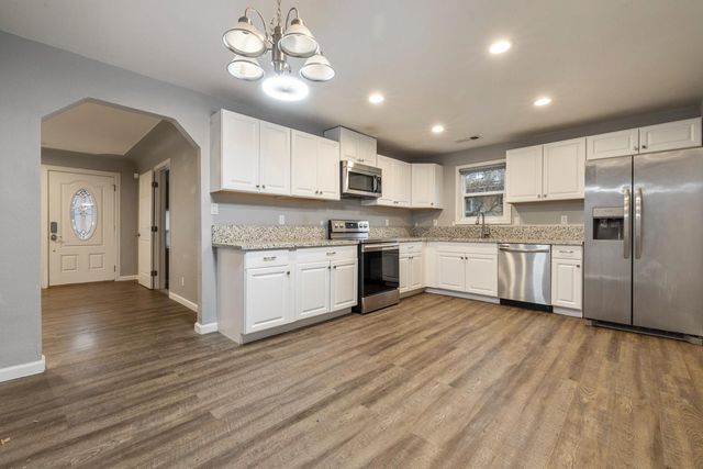 1820 Julian Ave, Modesto, CA 95354