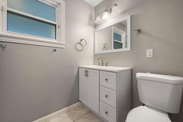 1820 Julian Ave, Modesto, CA 95354