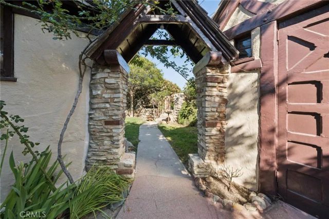 23021 8th Street, Newhall, CA 91321