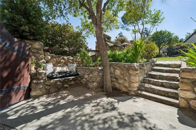 23021 8th Street, Newhall, CA 91321