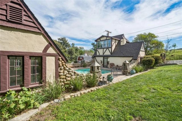 23021 8th Street, Newhall, CA 91321