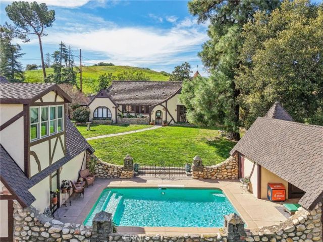 23021 8th Street, Newhall, CA 91321