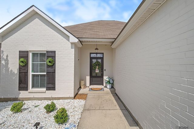 32425 N Moss Dr, Denham Springs, LA 70706