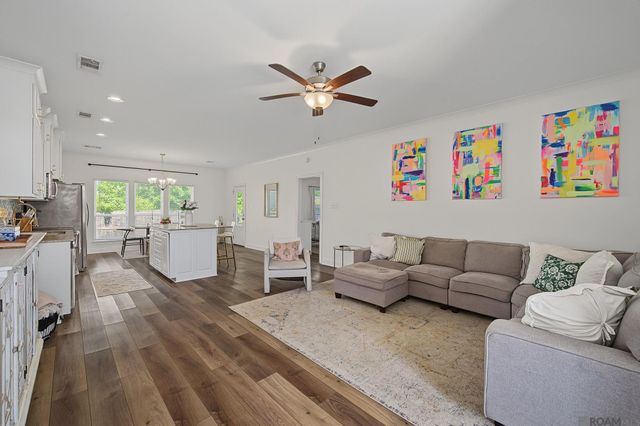 32425 N Moss Dr, Denham Springs, LA 70706
