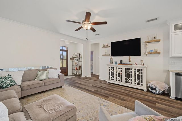 32425 N Moss Dr, Denham Springs, LA 70706