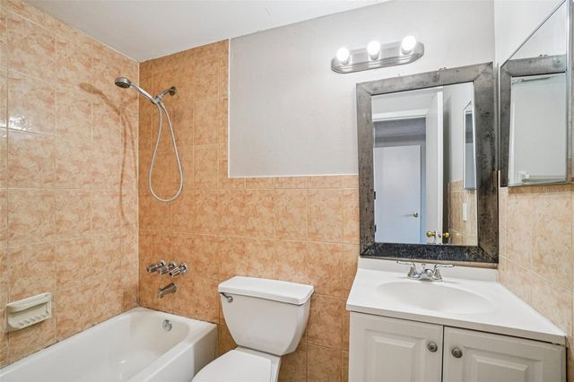 6807 WHITE CLIFFS WAY, Tampa, FL 33625