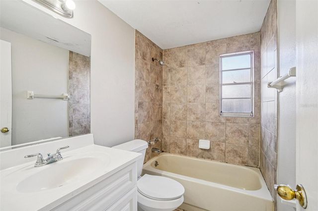 6807 WHITE CLIFFS WAY, Tampa, FL 33625