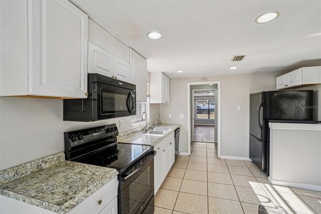 6807 WHITE CLIFFS WAY, Tampa, FL 33625