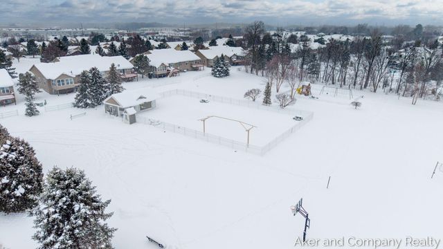 3686 Oxford 4, Hudsonville, MI 49426