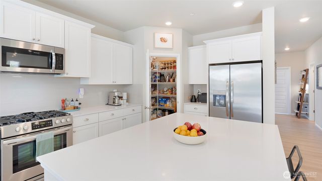 925 Thrush Court SE, Port Orchard, WA 98366