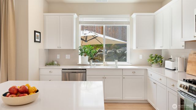 925 Thrush Court SE, Port Orchard, WA 98366