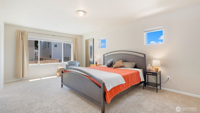 925 Thrush Court SE, Port Orchard, WA 98366