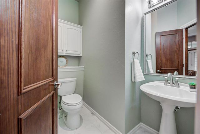 917 Fox Lake Lane, Edmond, OK 73034
