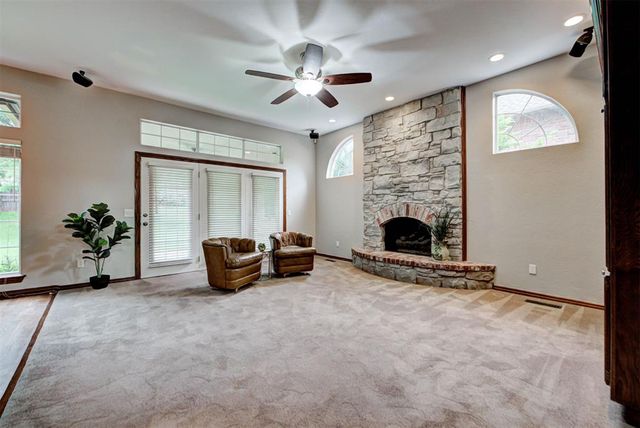 917 Fox Lake Lane, Edmond, OK 73034