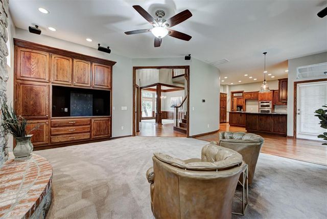 917 Fox Lake Lane, Edmond, OK 73034