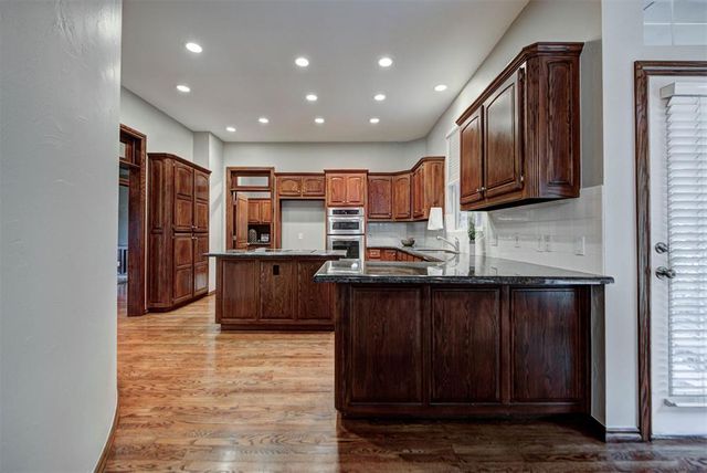 917 Fox Lake Lane, Edmond, OK 73034